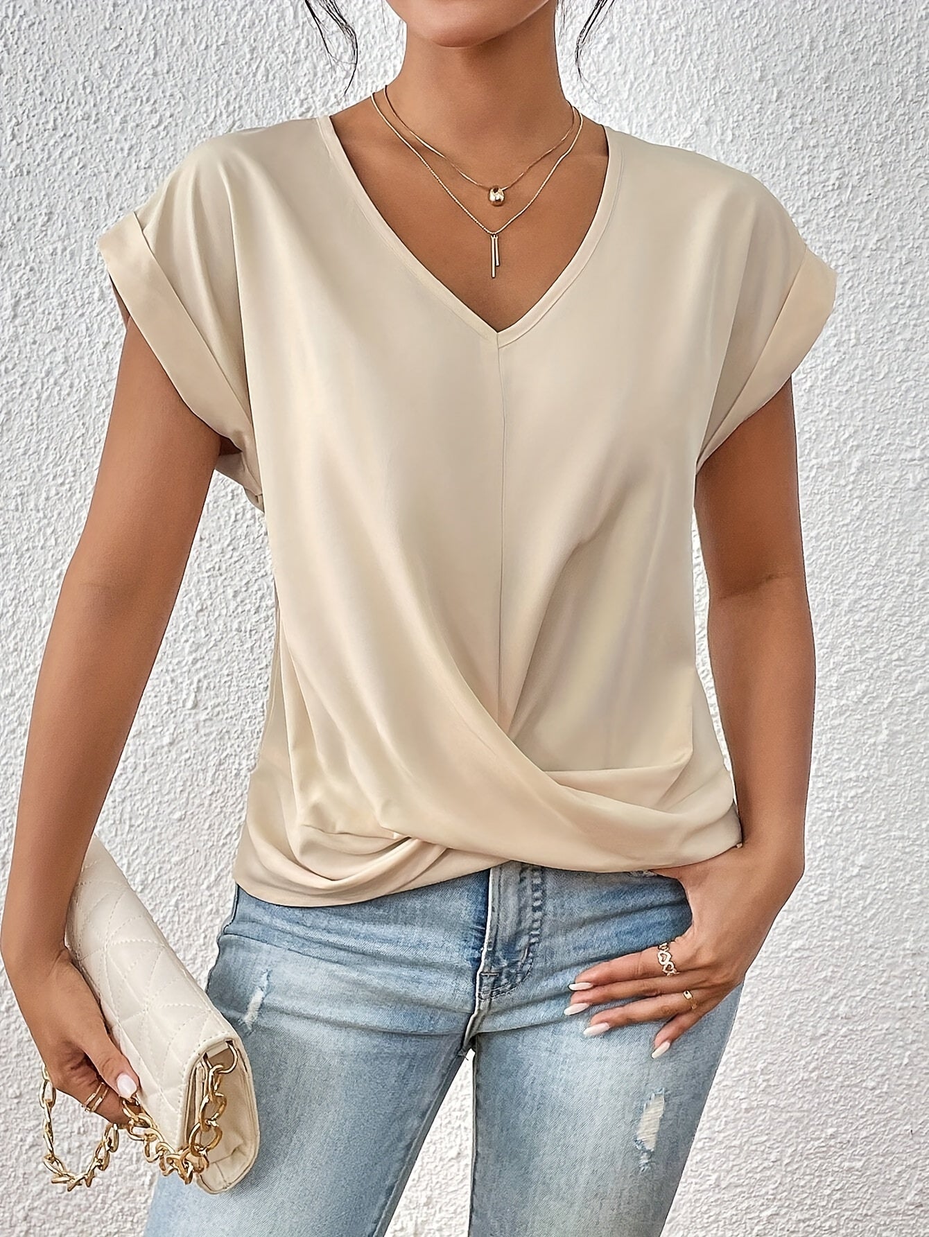 Lumière- Casual T-shirt with décolleté en cœur
